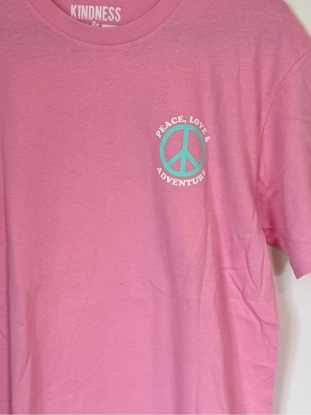 NWT Pink ‘Peace, Love & Adventure’ ‘Forever Chasing Good Vibes’ Short Sleeve - M - Picture 3 of 7